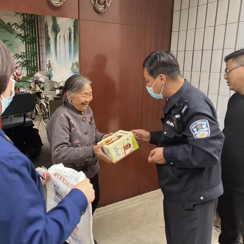 县局消防办联合辖区派出所为孤寡老人提供“面对面”消防宣传服务