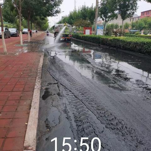 磁县大雨过后道路淤泥 立即启动深度清洗