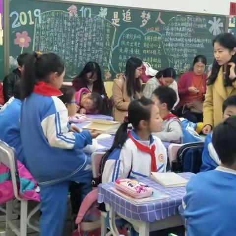 抱团成长———东方红小学数学组三月份教研活动