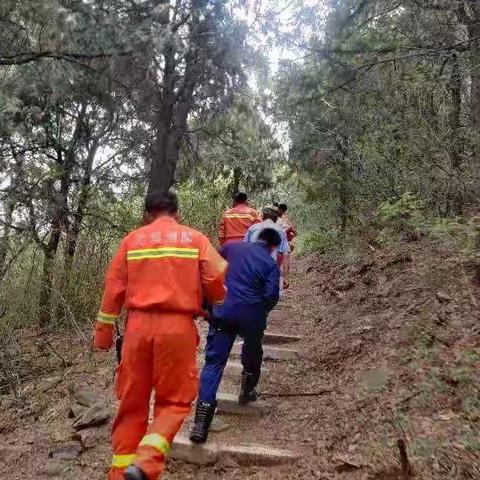 我为群众办实事-关键时刻显素质，游客有难有我在