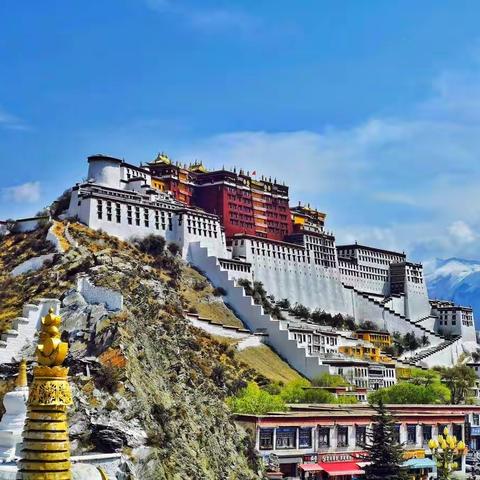 它是布达拉宫旁游客量最大的地方，没去的游客绝对后悔