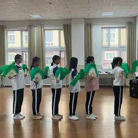 “共舞风采社团，唱响青春校园”—五家渠第三中学课后服务社团活动有序开展