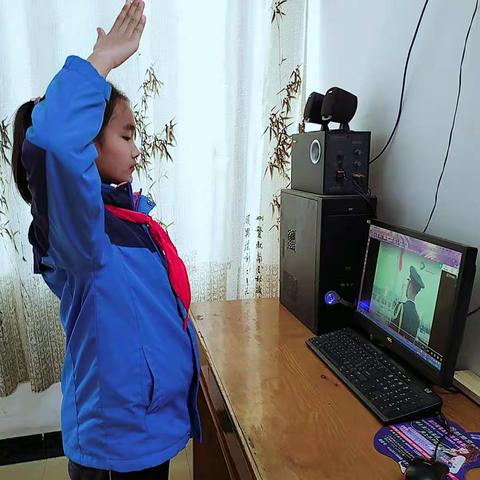 线上升旗，致敬祖国！                                         四（5）班升旗活动剪影