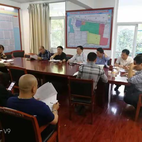 晴川街加快军运会沿线整治，大力拆除楼顶违建