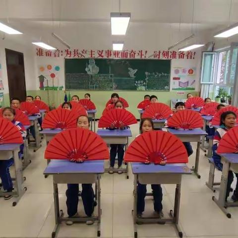 新地乡小学“童心喜迎二十大·桌舞飞扬迎国庆”课桌舞展示活动