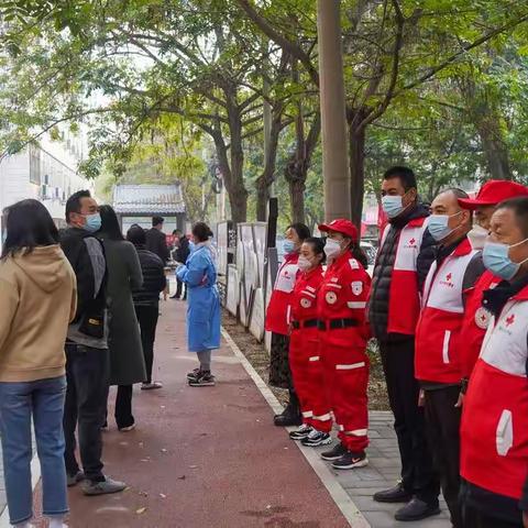 疫情防控 .淇滨应急救援队在行动