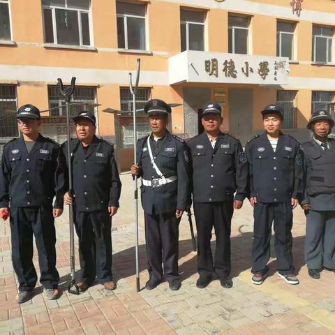 加强路队护送 确保师生安全