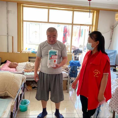 东湖一社区开展慰问走访托老所慈善活动