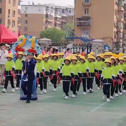 “青春律动绽坚强，神采飞扬竞赛场”——新抚区民主小学二一中队田径趣味运动会纪实