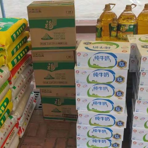 龙密村委会开展防寒潮“送温暖”活动