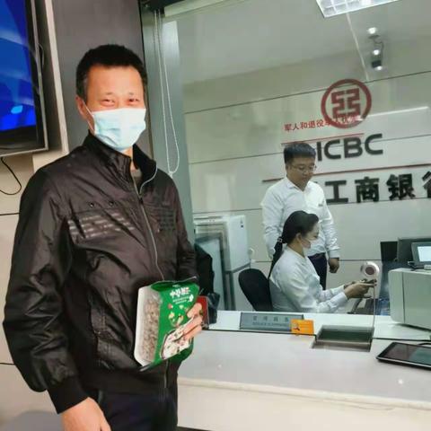 南门外支行腊八节，到店客户享好礼活动