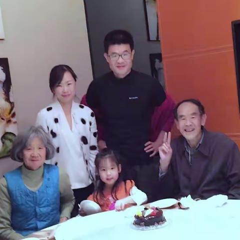 明明42岁生日2015-10-28照片8幅