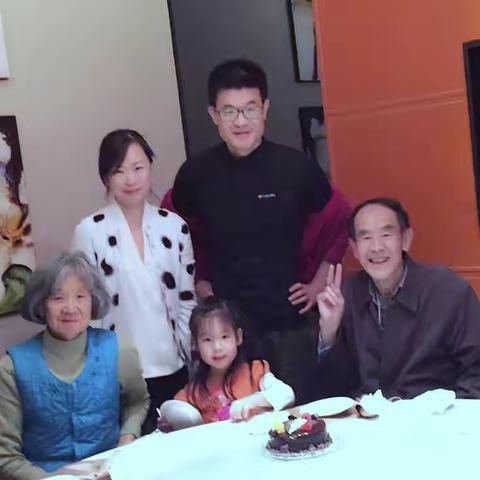 明明42岁生日2015-10-28照片8幅