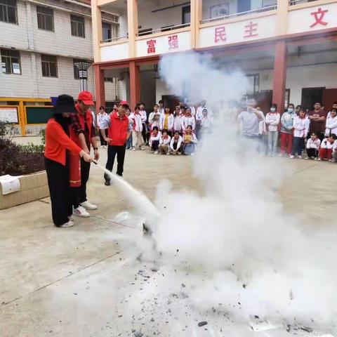 安全教育    预防为先—南峰中学消防疏散演练