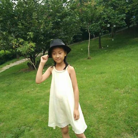 新营小学西校区二年级三班刘雨芊的暑假生活:用艺术特长充实自己，用多彩生活丰富自己。