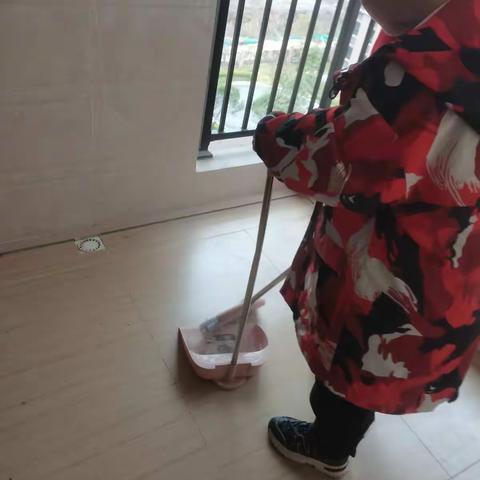 402班黄明杰打扫卫生