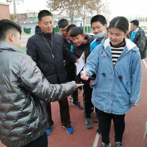 团结就是力量！――廉州四中成功举办拔河比赛