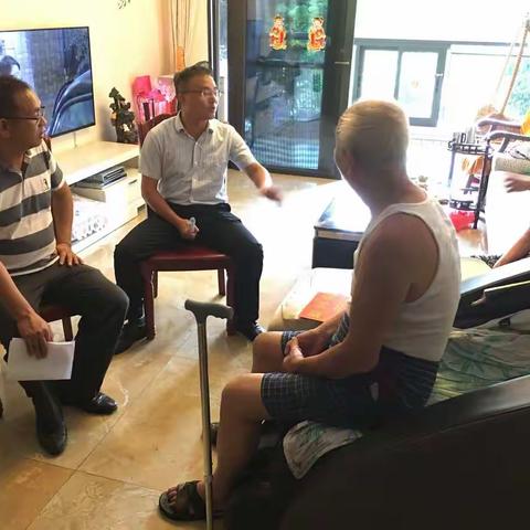 魏冬同志“七一”前夕到大岭社区走访慰问老党员