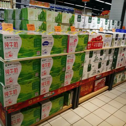 蒙牛水奶执行堆码陈列