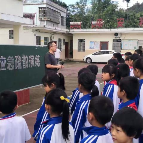 那柏小学应急疏散演练