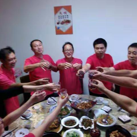 祝拳友们：中秋节快乐！                身体健康！           万事胜意！