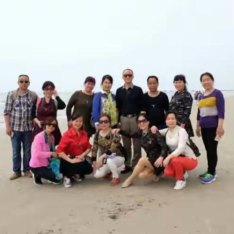 北海涠洲岛友情之旅                   高十八班学友团(2016年3月)