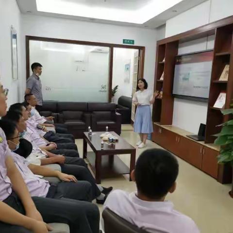 桂林洋支行举办中钞国鼎《龙的传人》纪念金集藏产品专项培训会