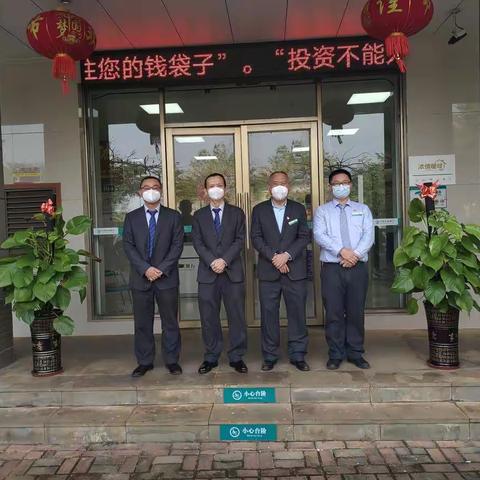 海口美兰支行打造春节氛围