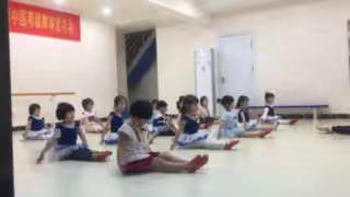 女儿学跳舞20190612