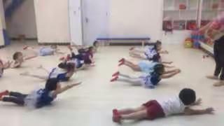 女儿学跳舞20190612