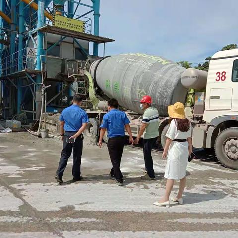 打响蓝天保卫战 叉河镇开展辖区内扬尘治理整治工作