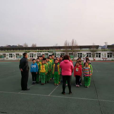 北庄镇中心小学住宿生进行消防紧急疏散演习