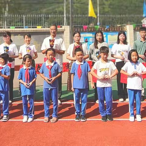 春泽醒群实验学校举行"感恩有您，鲜花贺卡寄深情"庆教师节活动