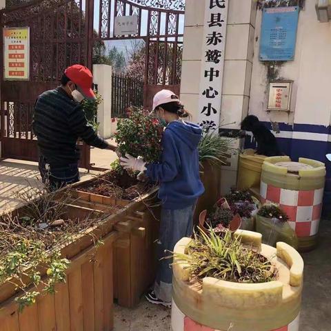 赤鹫中心小学植树节活动