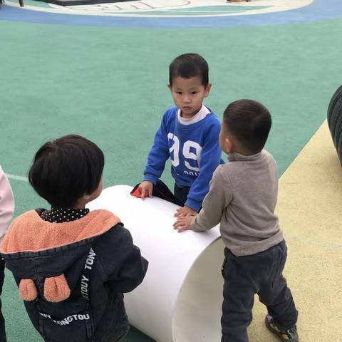 鱼邱湖街道中心幼儿园  中一班自主游戏《请帮帮我》