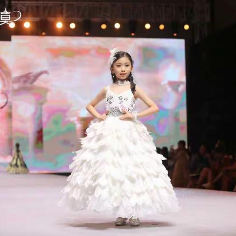 丽音井湾校区七月份的六位好少年！