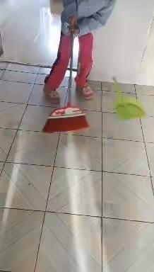 “家里小帮手”加格达奇区育才小学一年四班