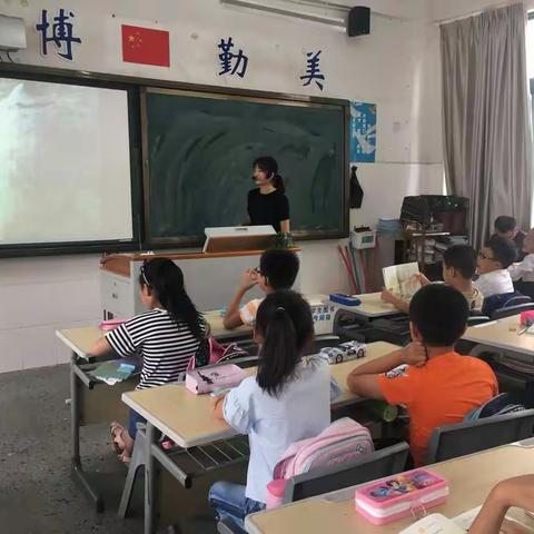 立足课堂，彰显风采 ——利民路小学新教师汇报课专题研讨活动