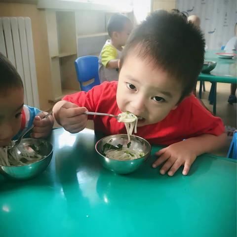 人生第一次，小小的我迈出大大第一步！