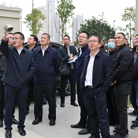 仓山区委书记郑子记带队察看三江理想城安全质量问题