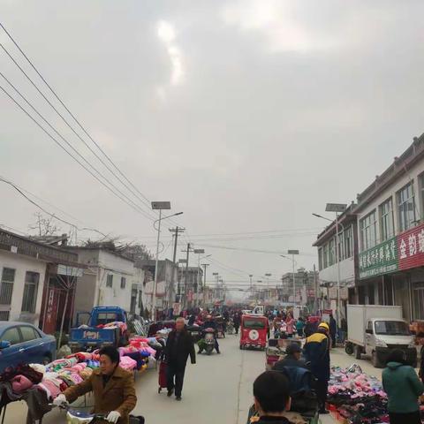 在泰安:初冬的夏张集市，人还是蛮多的嘛！
