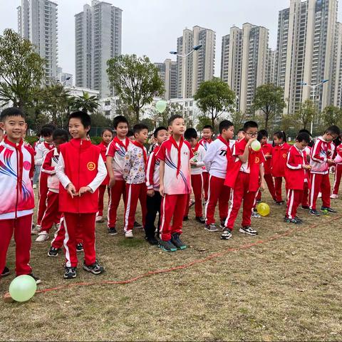 学雷锋树新风，争当邕城文明使者——南宁市秀田小学五象校区    三（1）班开展学雷锋志愿服务活动