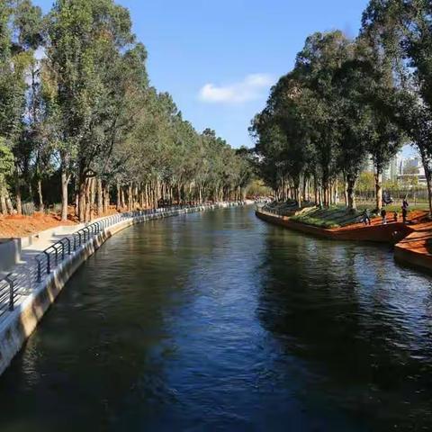 盘龙江畔昆明瀑布