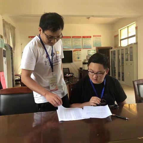 镇扶贫办指导各村防止返贫致贫监测和帮扶集中排查工作（一）