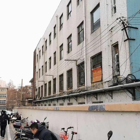 燕山街道春节前圆满完成赛博广场以东片区杆线整治工作