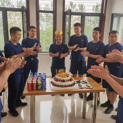 开发区消防救援站为指战员举办生日会