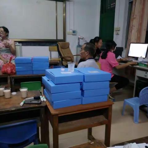 接上级指示，为做好学校均衡发展的迎检，决竹小学师生在积极工作中。