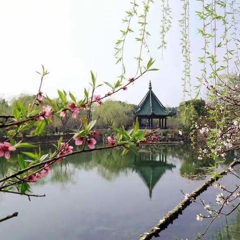 春意盎然的三月，我们齐聚操场。