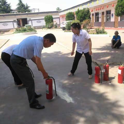 小屯镇敬老院2018年第二季度消防演练