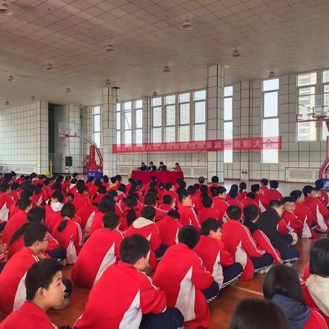 表彰催奋进  榜样促前行——东沙河街道六合学校七年级阶段性检测表彰大会